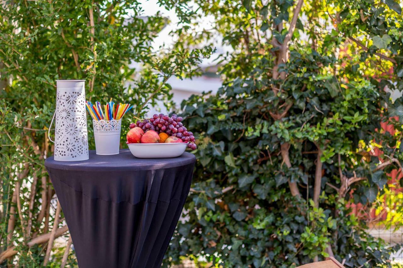 Ferienwohnung Dalmatian 230M2 With Pool And Garden Near The Old Town For Families Split Exterior foto